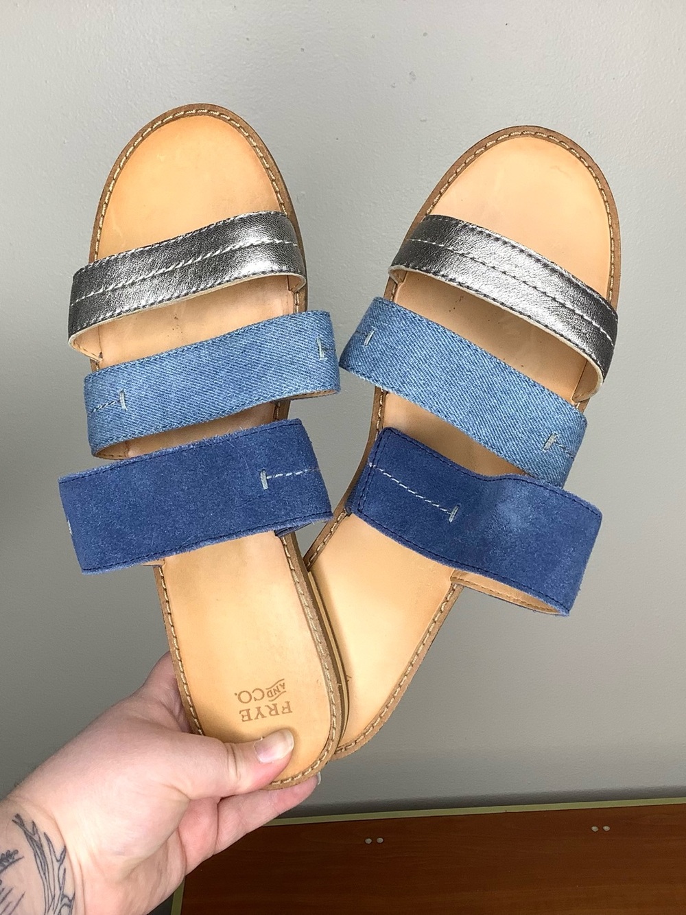 < Frye & Co. Evie 3 Band Slide Sandals Size 9.5 >